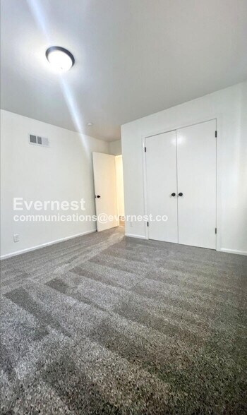 Building Photo - 10827 Beacon Ave