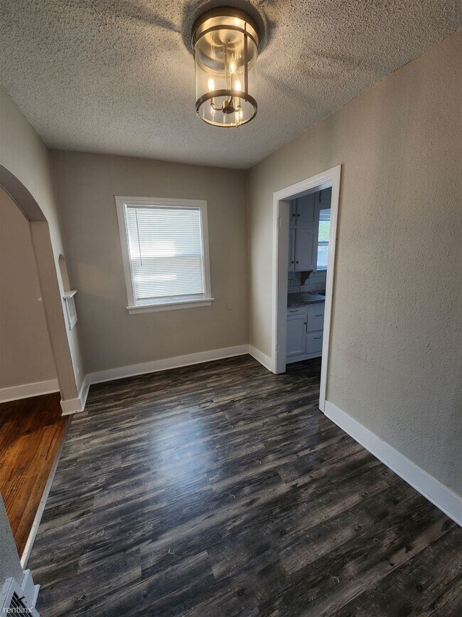 Building Photo - 2 br, 1 bath House - 421 S Sedgwick St