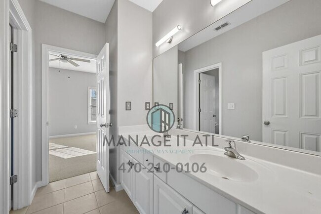 Building Photo - Fabulous 5-bedroom house with modern ameni...
