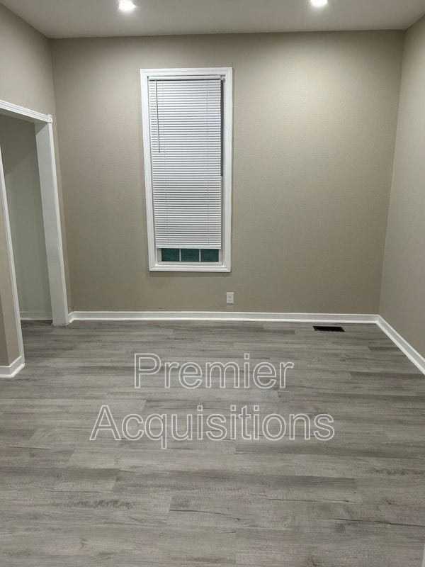 Building Photo - 825 Easton St