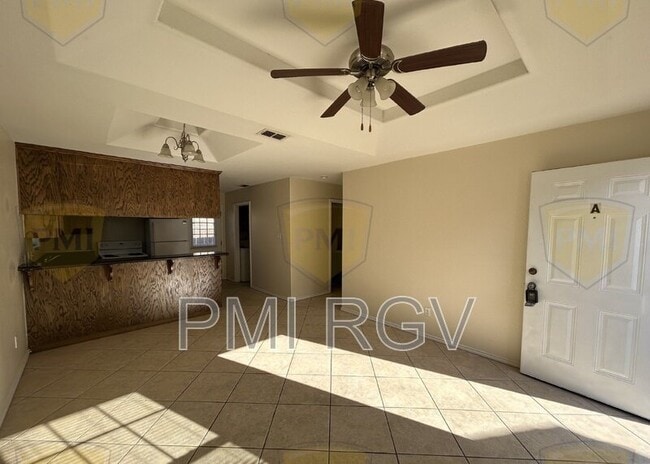 Building Photo - 307 W Albatross Ave