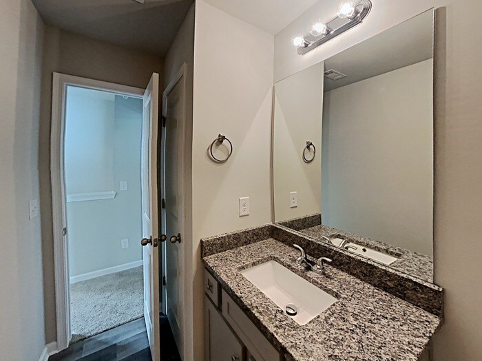 Building Photo - 1052 Wedgewood Ct NE