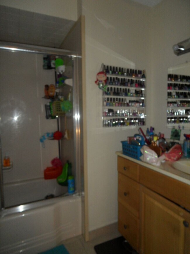 Building Photo - 3B/2B Beautiful & Spacious Townhome At Dan...
