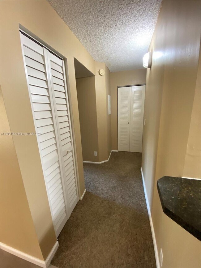 Building Photo - 9999 Summerbreeze Dr