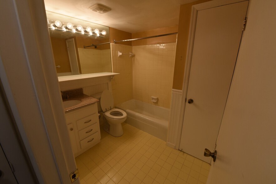 Building Photo - 57 Hanover Cir