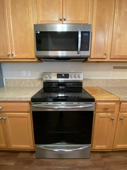 Building Photo - 2080 Cloverly Ln