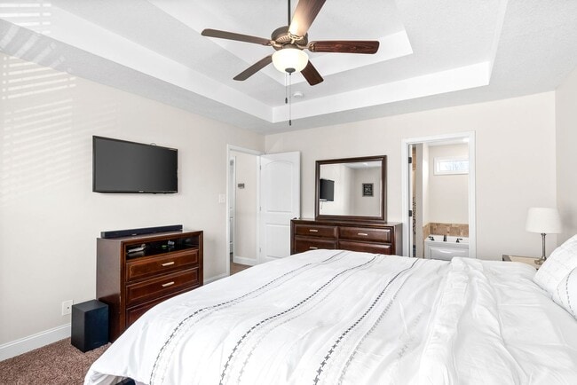 Building Photo - Pet Friendly Three Bedroom with Bonus!