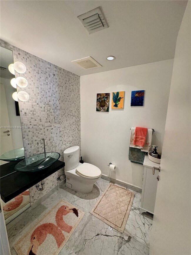 Building Photo - 200 Biscayne Blvd Way