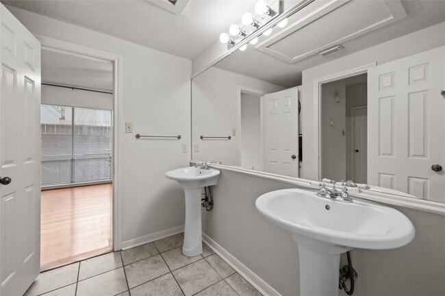 Building Photo - 5718 Val Verde St