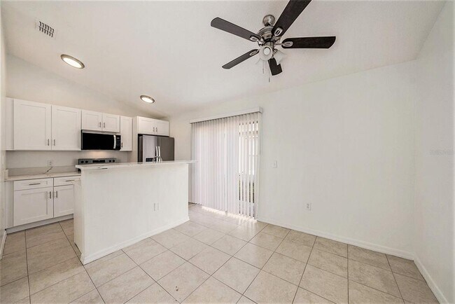 Building Photo - 1020 Brenton Leaf Dr