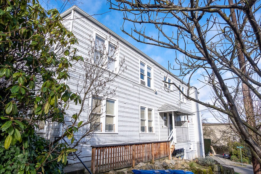 This side picture shows the entire depth of Unit 2 - 115 Florentia St