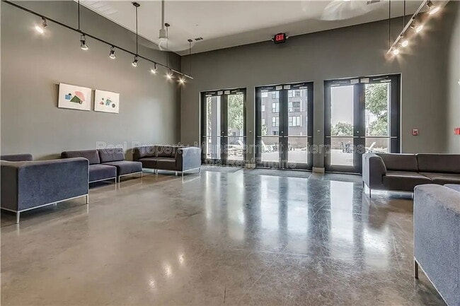 Building Photo - 301 NE 4th St