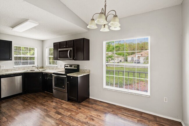 Building Photo - 795 Squirrel Ct