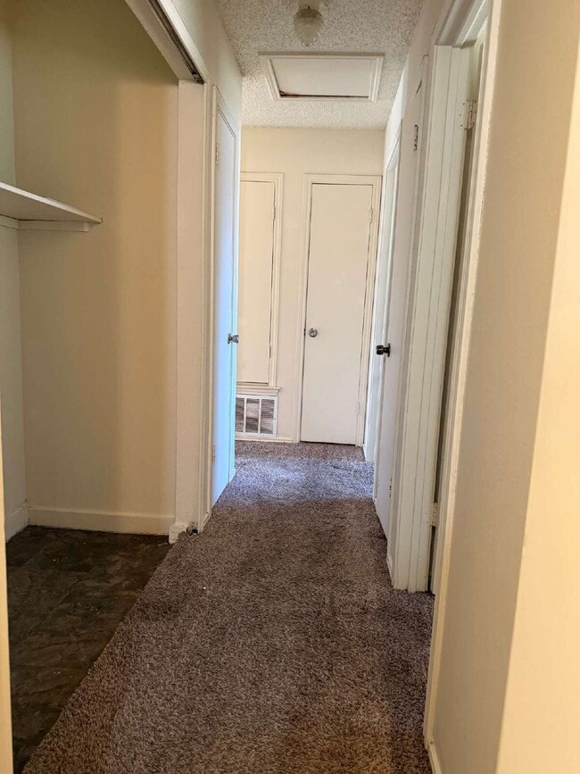 Building Photo - Affordable Three Bed/Two Bath in Leon Vall...