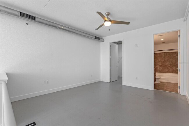 Building Photo - 150 E Robinson St