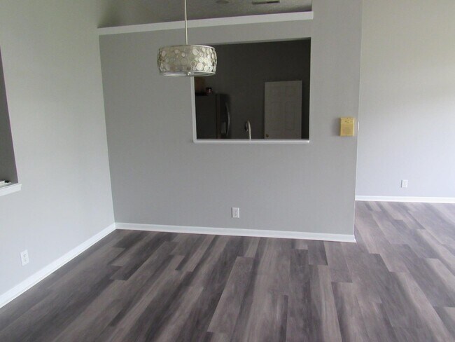 Building Photo - 6288 Lake Springs