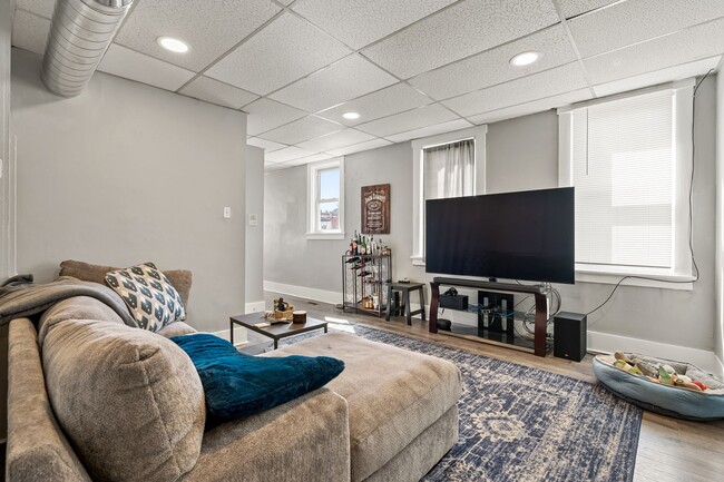 Building Photo - 70 S 15th St