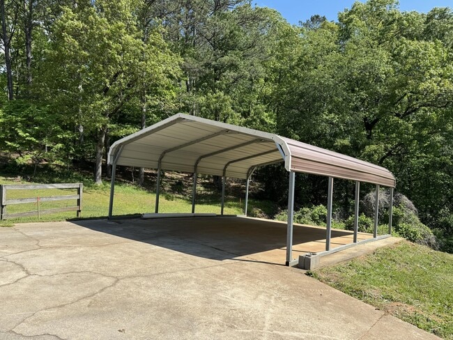 Building Photo - 746 Bishop Dr
