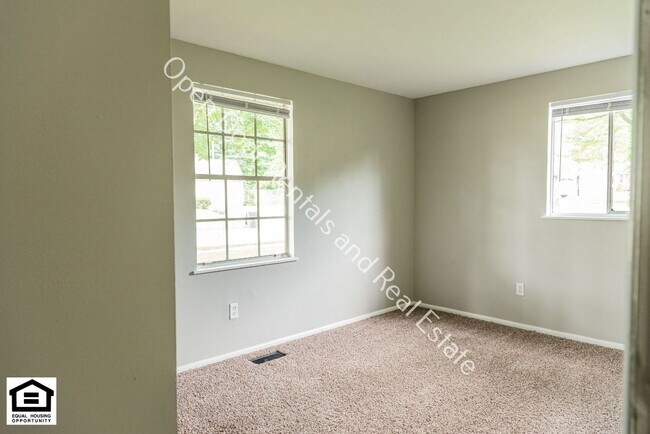 Building Photo - $200 off first months rent! 4 bedroom home...