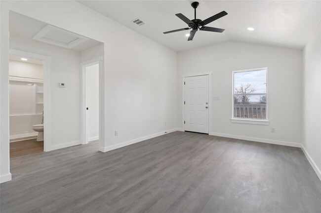 Building Photo - 1087 Schubert Ln