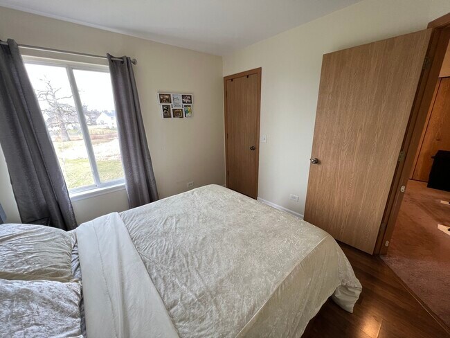 Building Photo - 1327 Fox Chase Dr