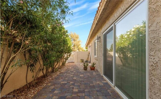 Building Photo - 2533 Seascape Dr