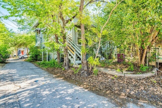 Building Photo - 1103 W 22nd St