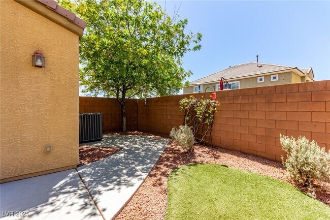 Building Photo - 10275 Headrick Dr
