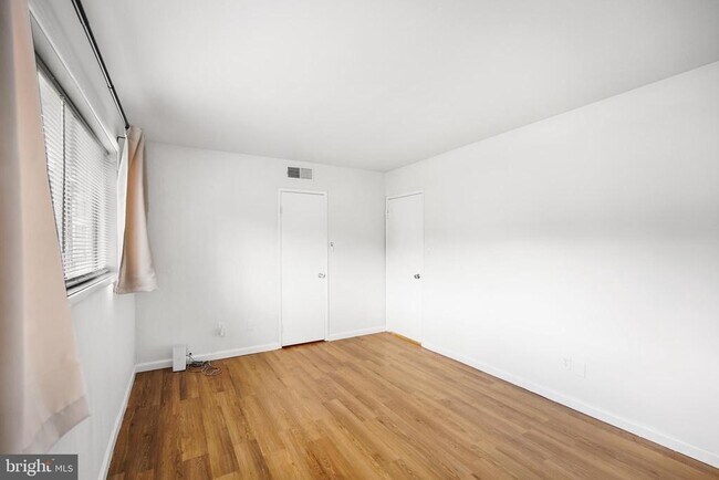 Building Photo - 4965 Americana Dr