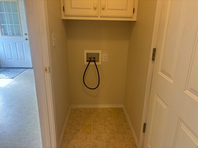 Building Photo - 2310 S Hickory St