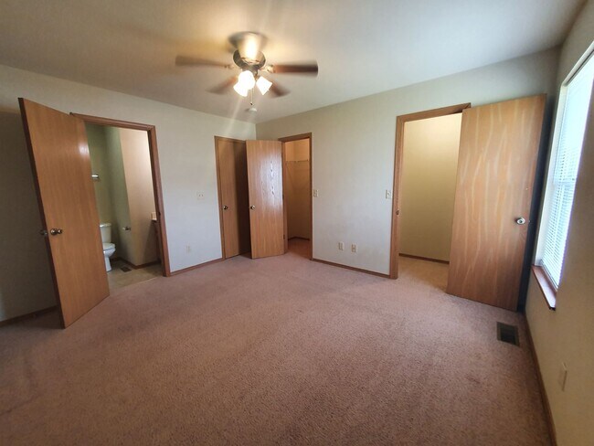 Building Photo - 20390 Skyview Dr