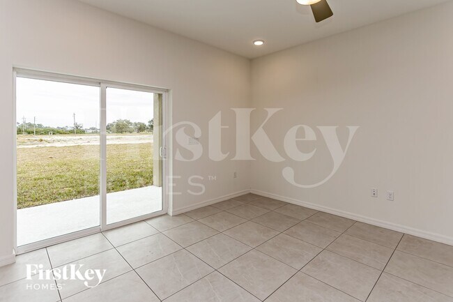Building Photo - 348 Corbel Ln