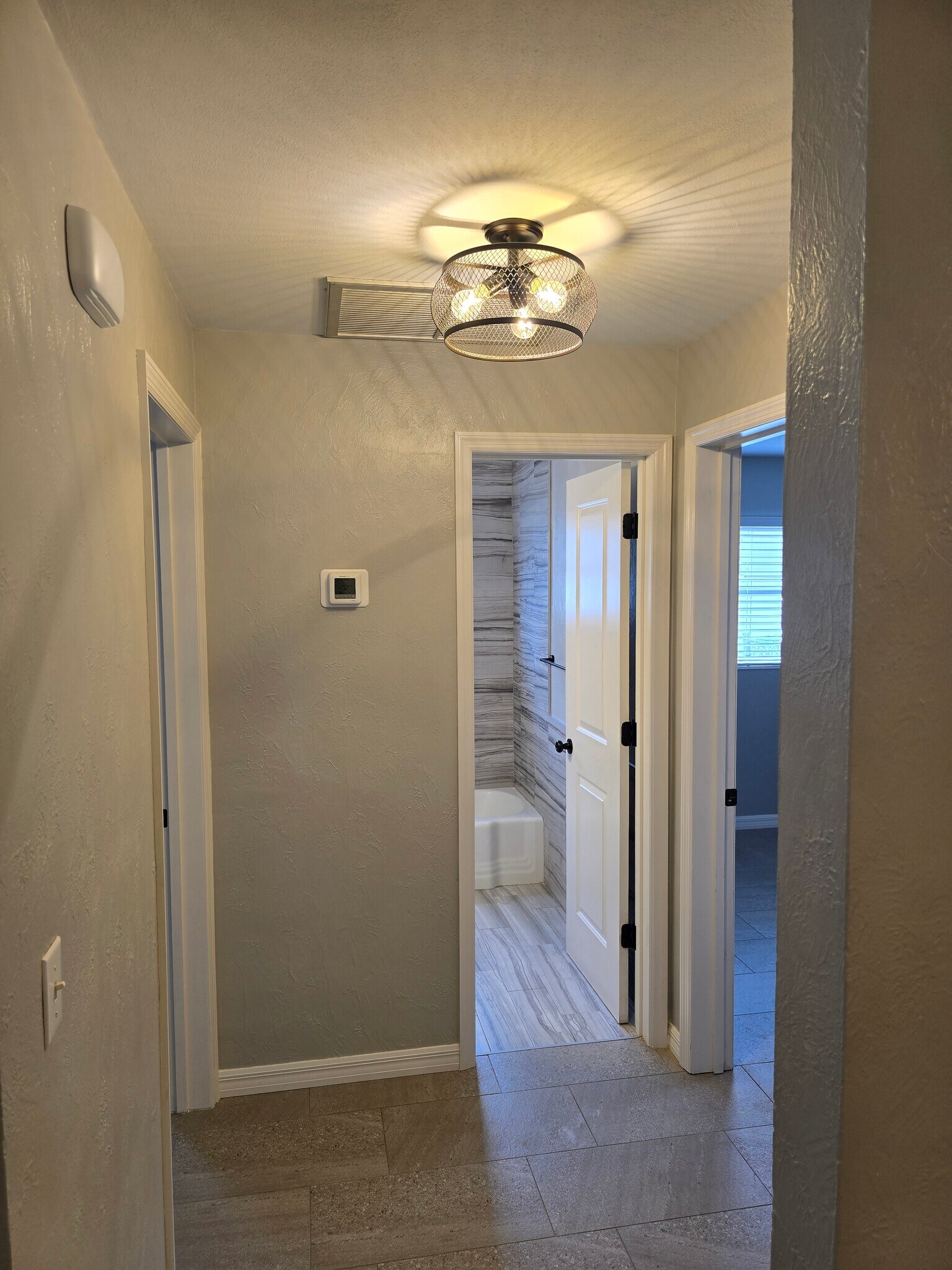 Building Photo - 650 Ave B SW