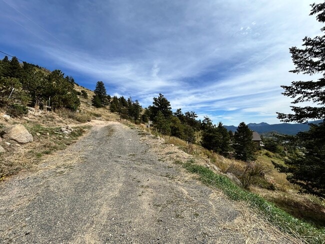 Building Photo - 2 Bedroom Mountain Home with Loft and Spec...