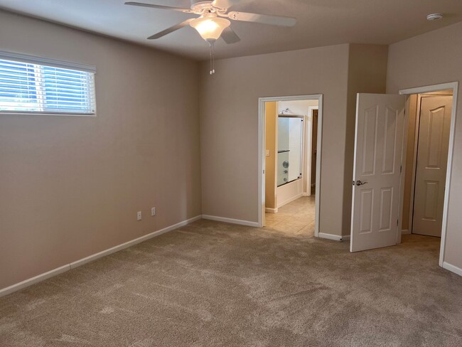 Building Photo - 3 bedroom, 2 bathroom house located in the desirable neighborhood