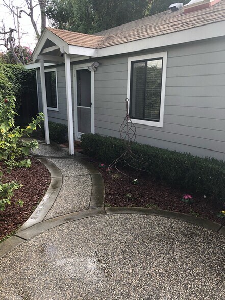 Outside - 411 W Dana St