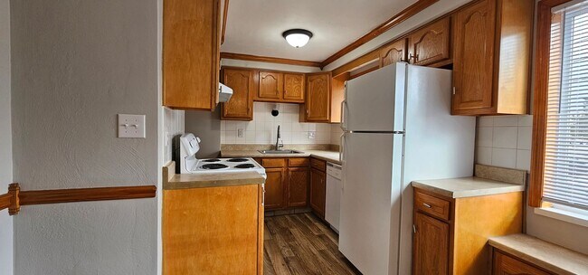 Building Photo - Beautiful 2BR/1BA Townhome with Attached Garage and W/D Hookups