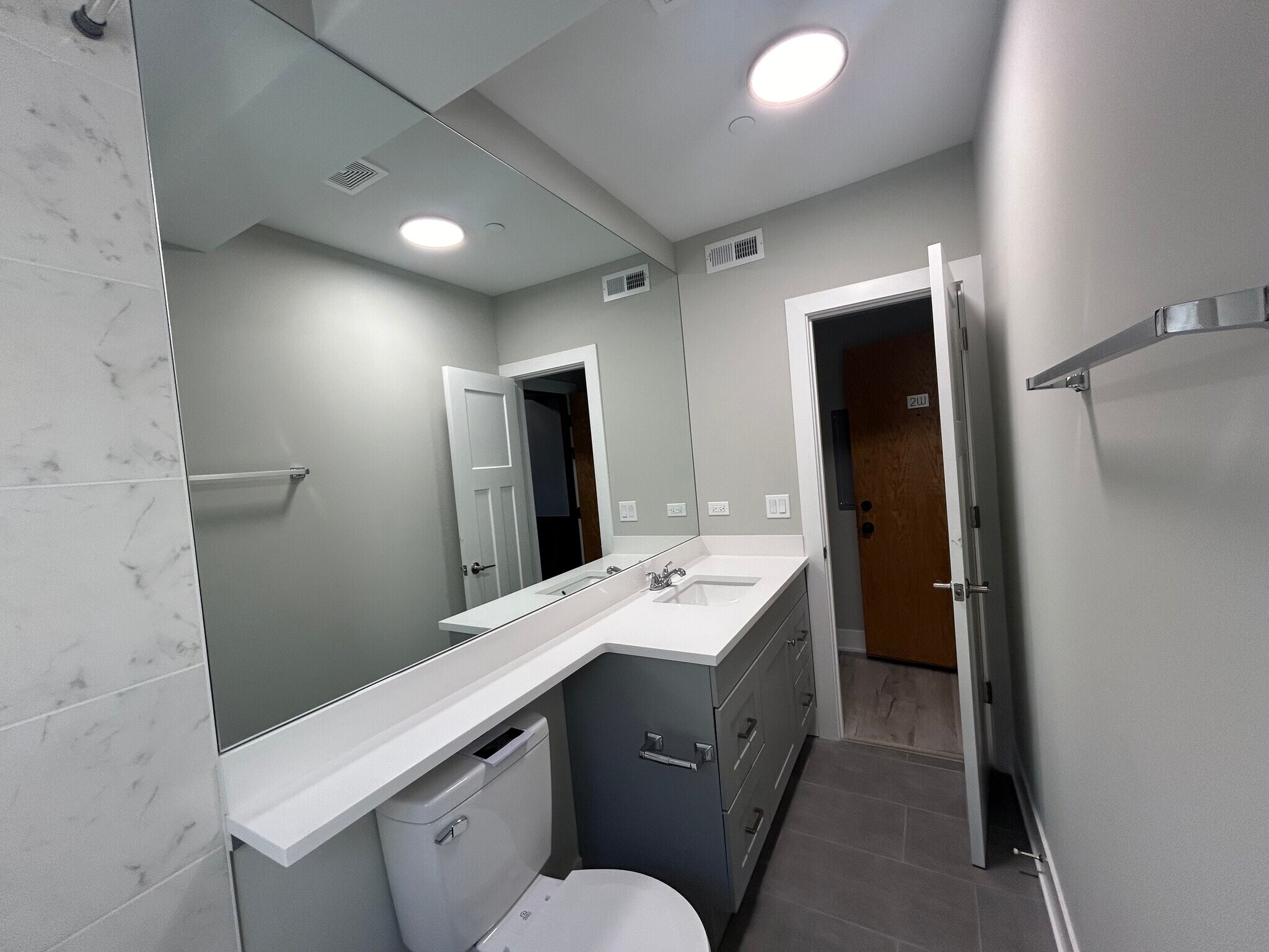 Building Photo - 1131 Oak Ave