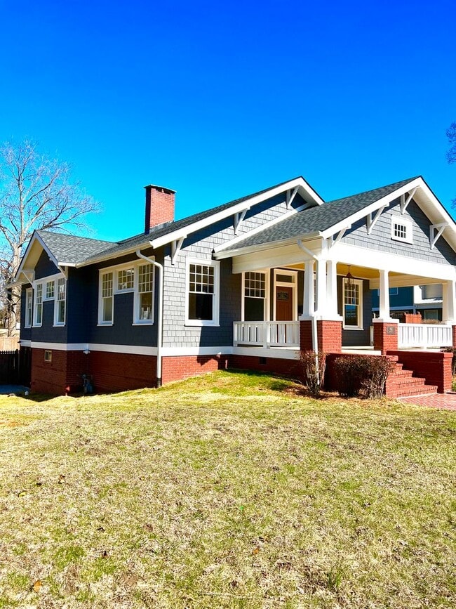 Building Photo - Historic Downtown Hendersonville! Beautifully restored 3 bedroom 2 bath home for rent