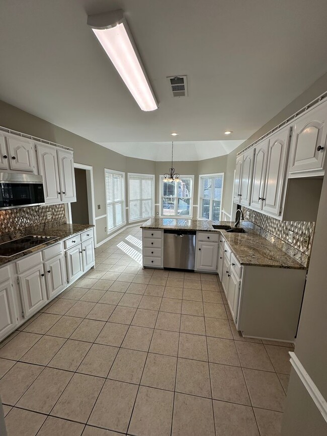 Building Photo - Elegant 4 BR w/POOL MAINTENANCE INCLUDED near Cherokee Valley Golf Club