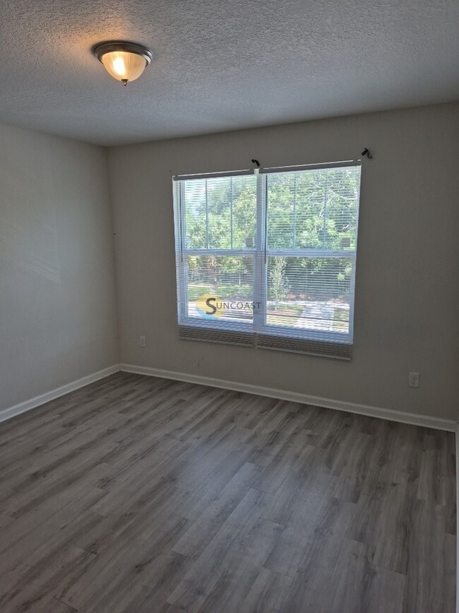 Building Photo - 9211 Western Way