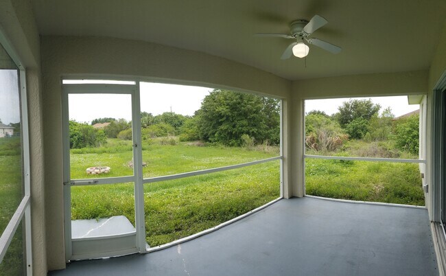 Building Photo - 429 Piper Ave