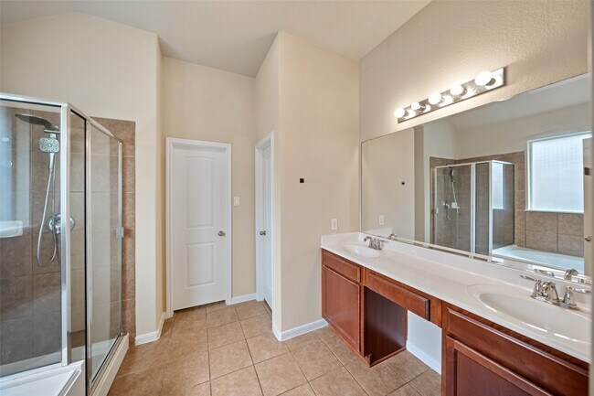 Building Photo - 14818 Fall Creek Preserve Dr