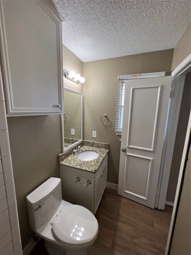 Building Photo - 6010 Hoover St