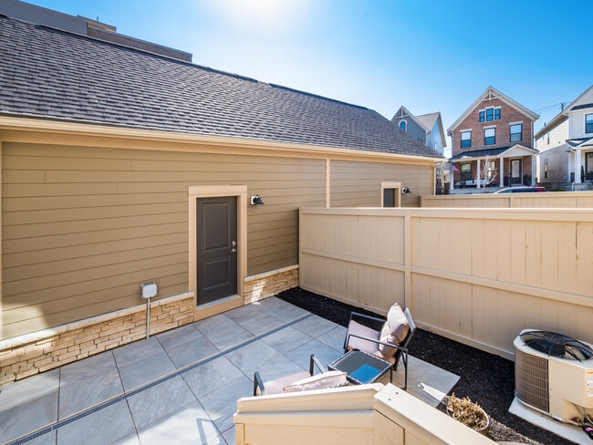 Building Photo - 928 Pullman Pl