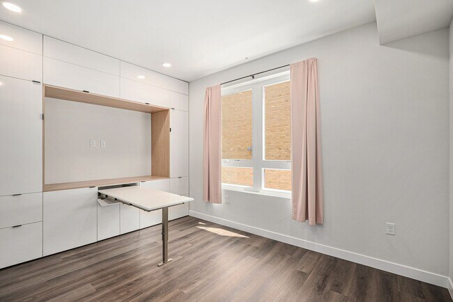 Building Photo - Centrally located 1 bedroom in the heart o...