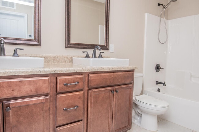 Building Photo - 489 Eisenhower Dr