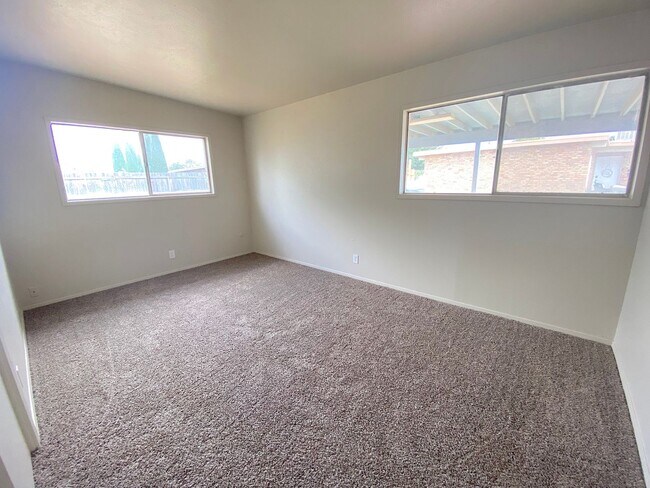 Building Photo - Northeast El Paso 4bed/2bath