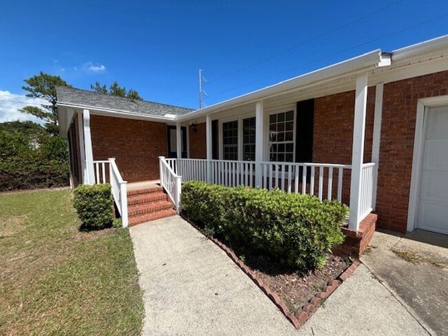 Building Photo - Perfect "Work from Home" Location!