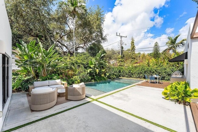 Building Photo - 445 NE 76th St